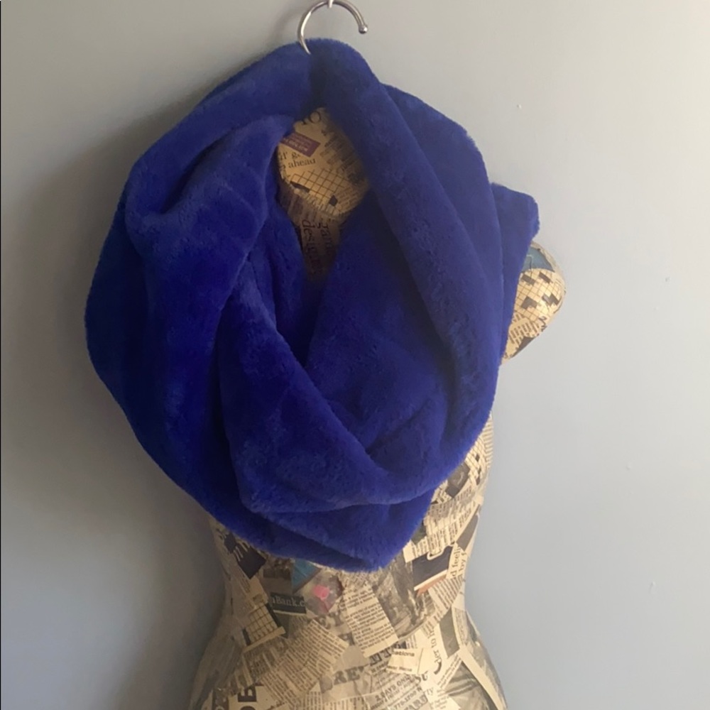 H&M Faux Fur Infinity scarf